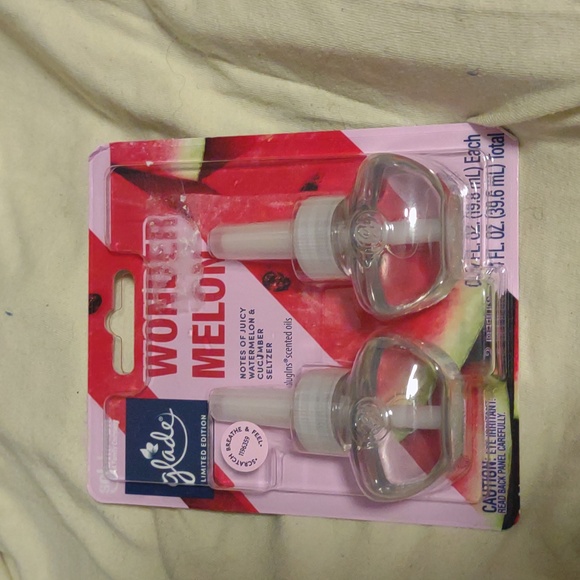 NEW Glade Wondermelon plugin scents - Picture 5 of 6